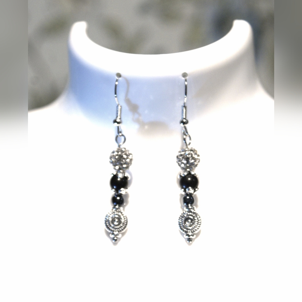Black and silver dangle earrings ED-8-010